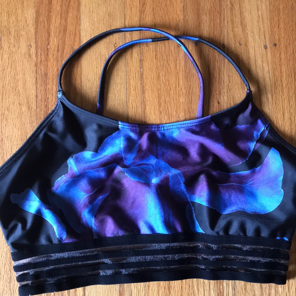 Onzie flow sports bra